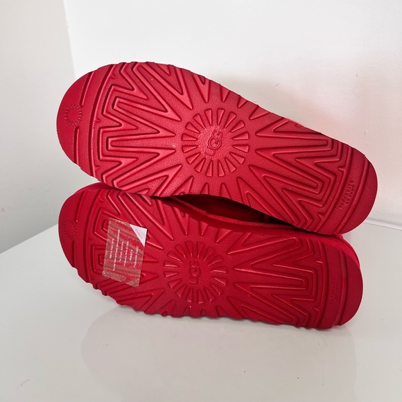 UGG Classic Short II Boot - Picture 5 of 5